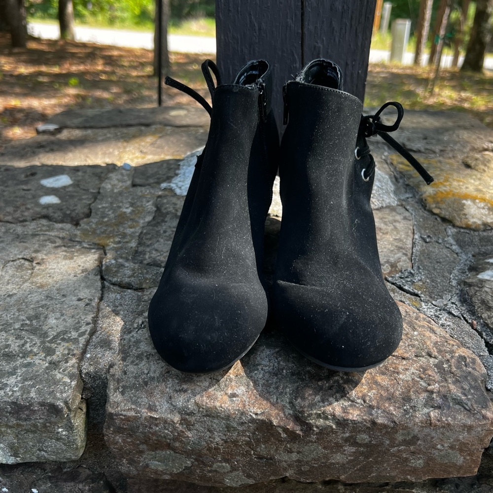 Elegant Black Lace-Up Ankle Booties - Picture 6 of 10